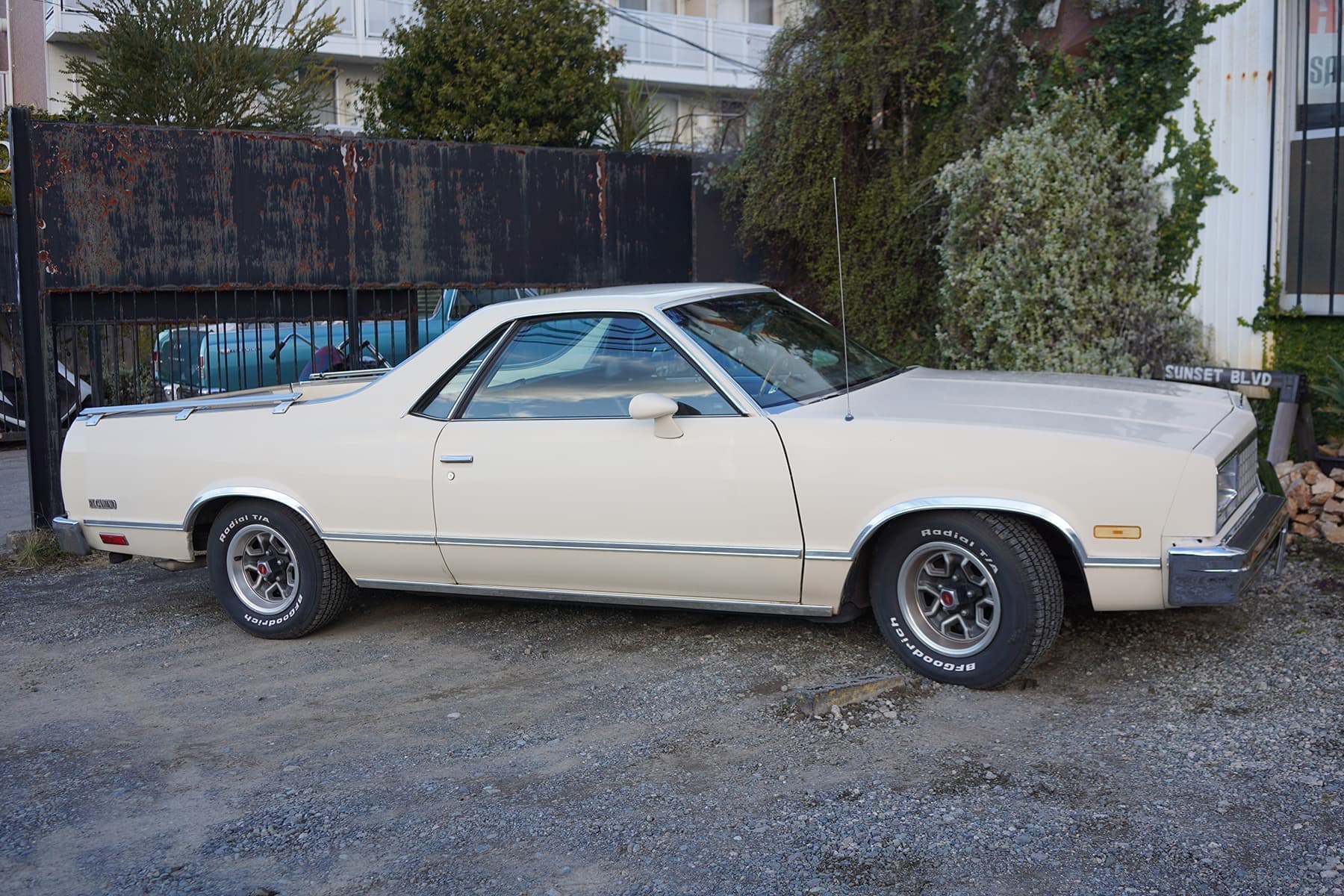 83_elcamino_02.jpg