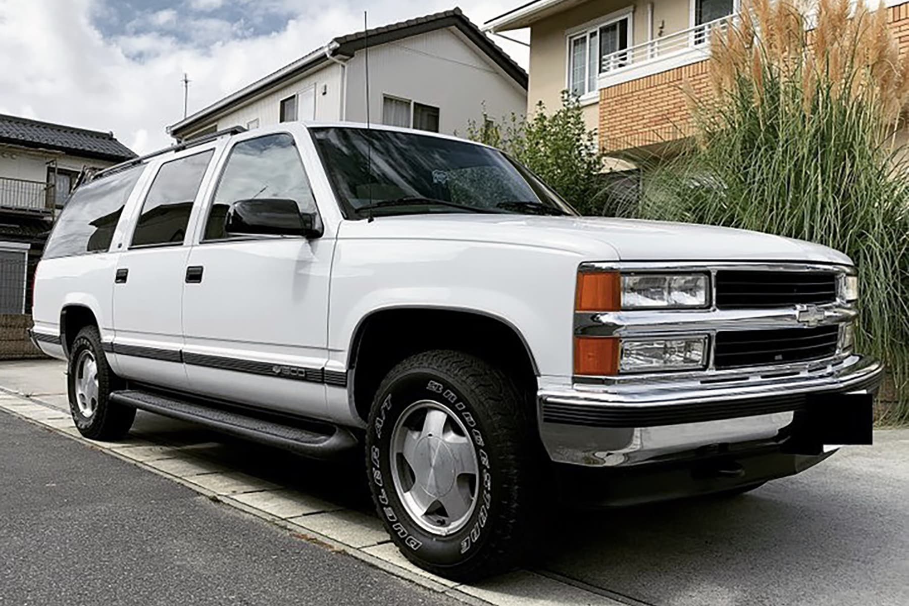 1999_chevrolet__suburban_01.jpg